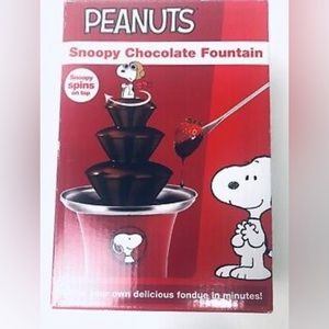 NIB PEANUTS Snoopy Chocolate Fondue
Fountain RED by Planet Smart